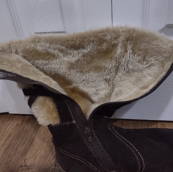 St. John's Bay Leather Fur Lined Suede Boots in Brown Size 8 - Picture 2 of 9